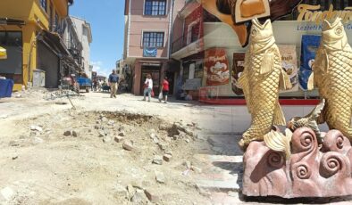 Balık heykeli gözden ırak