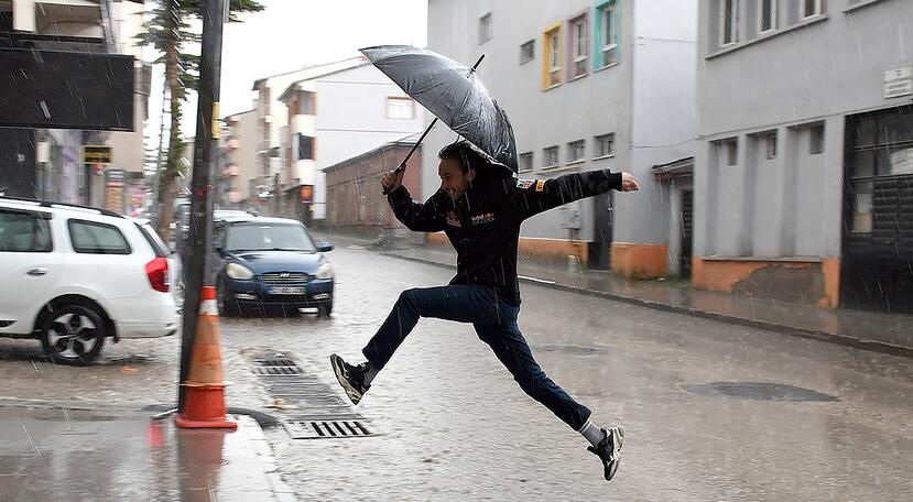 Bir ayda 214 şiddetli meteorolojik olay!