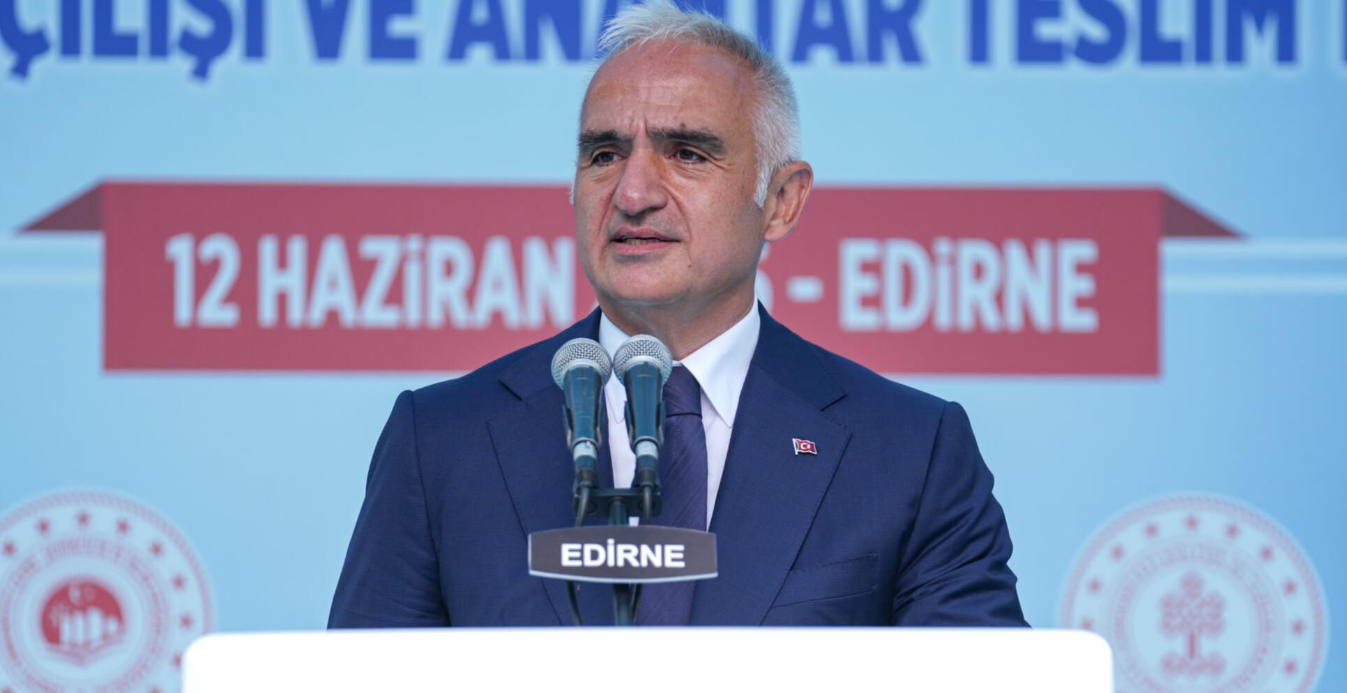 ‘Birileri konuşur, biz yaparız’