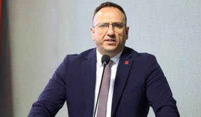 ‘Gençler siyasetin içinde olmalı’