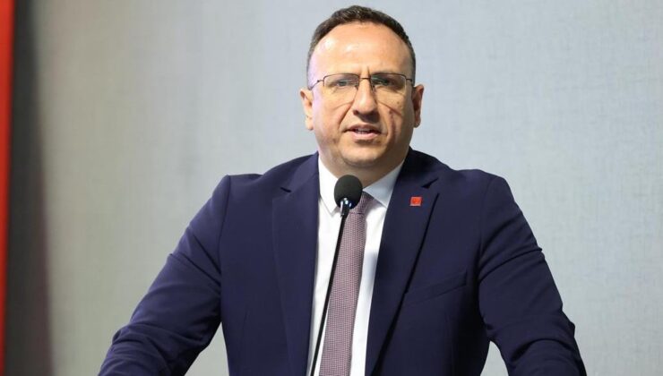 ‘Gençler siyasetin içinde olmalı’