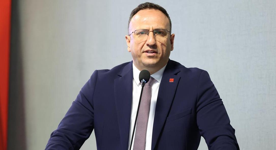 ‘Gençler siyasetin içinde olmalı’