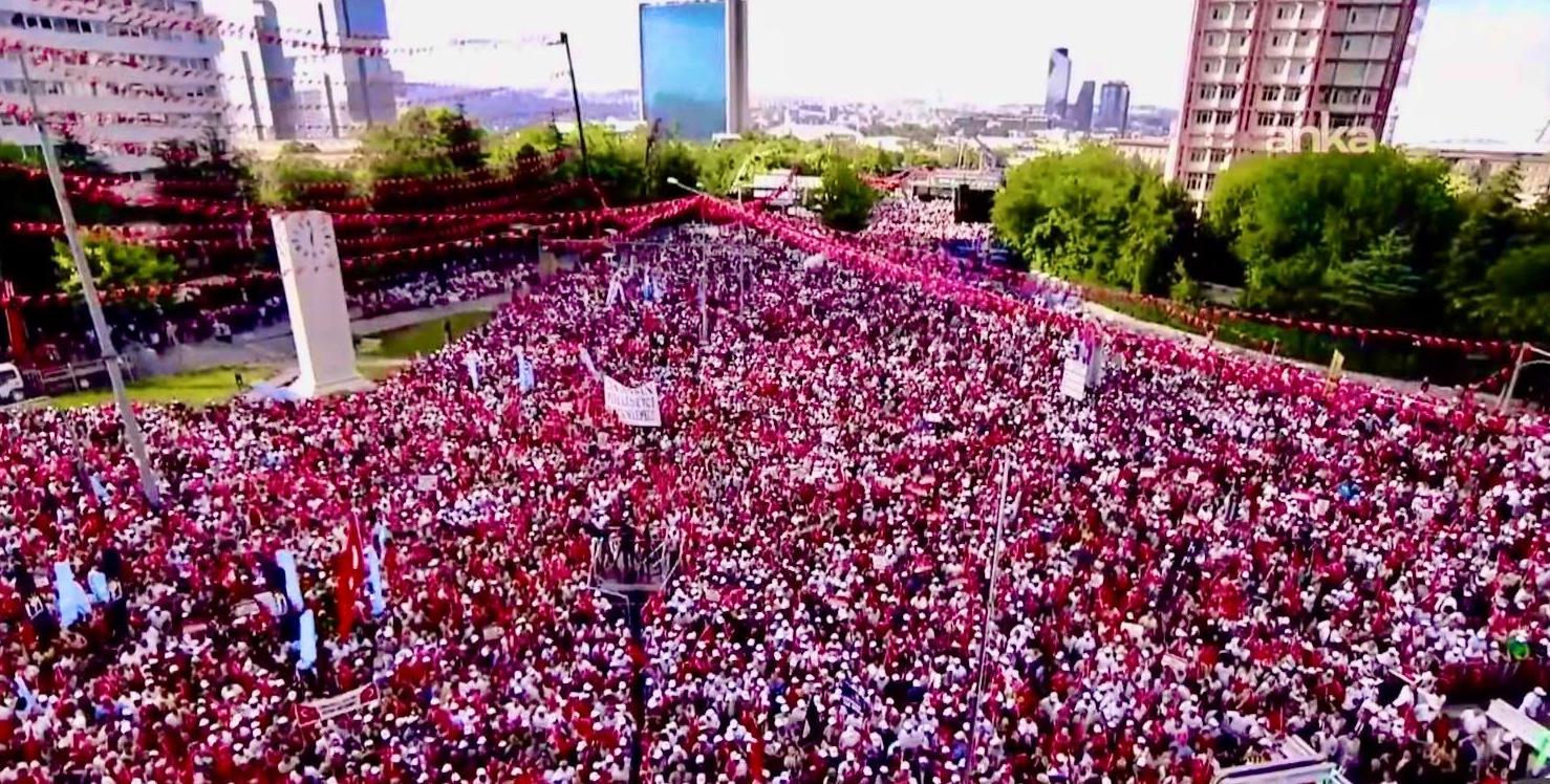 “Türk milleti asla geçit vermeyecek”