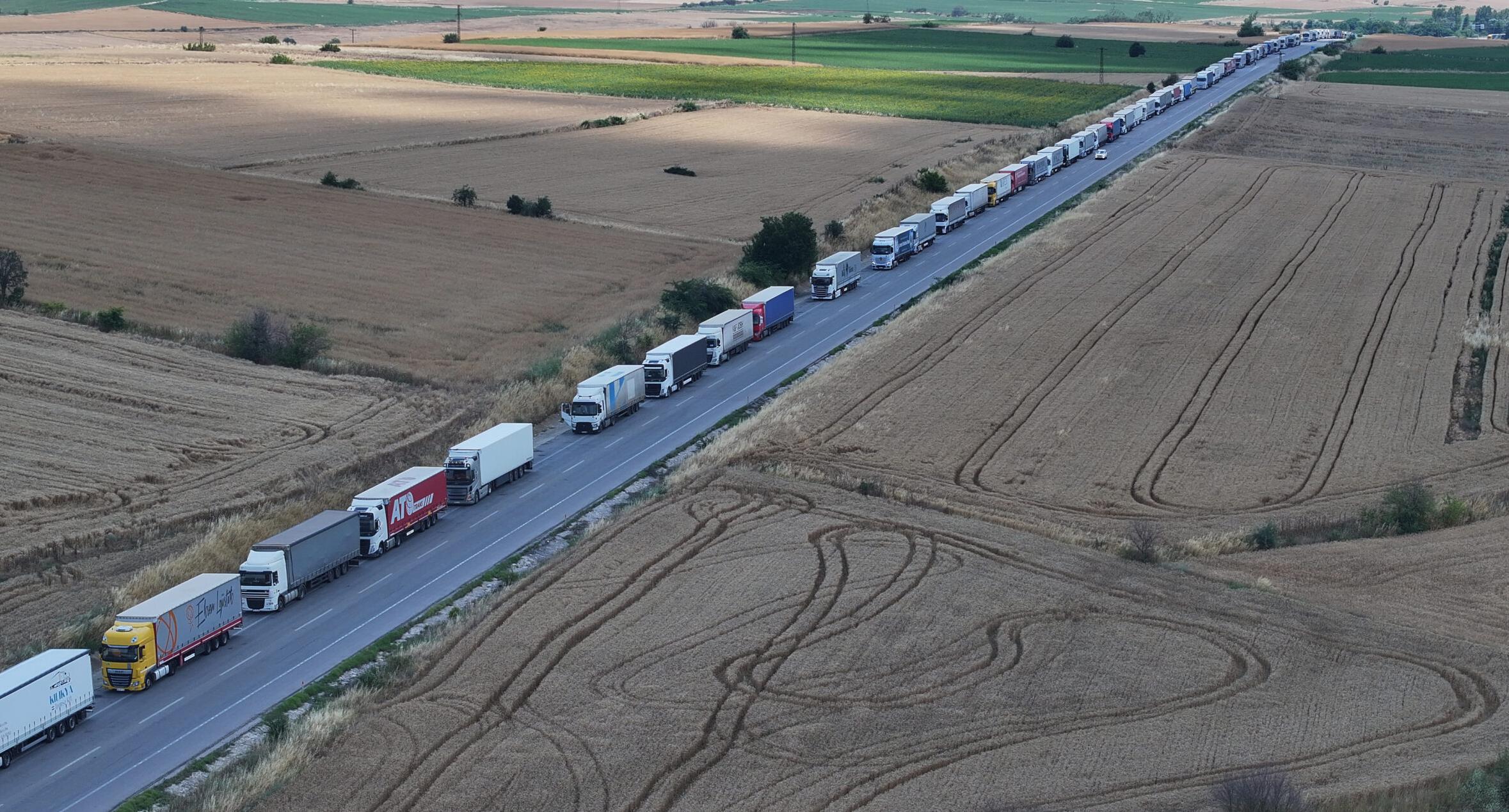 Hamzabeyli’de TIR kuyruğu