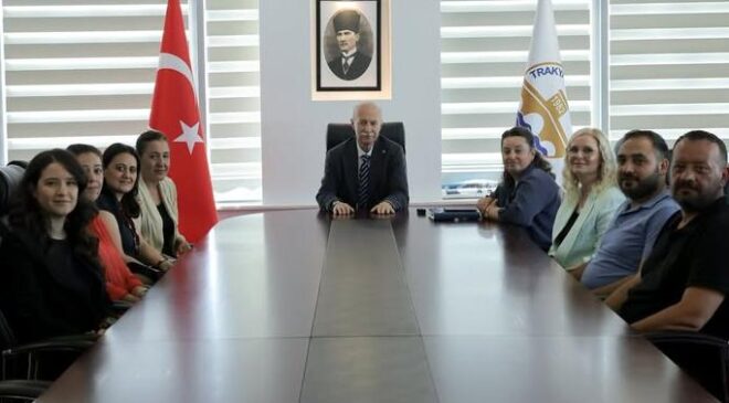 Hatipler, akademisyenlerle bir araya geldi