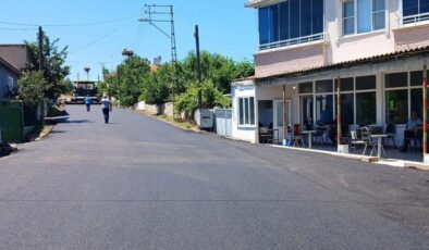 Köy yollarında asfaltlama sürüyor