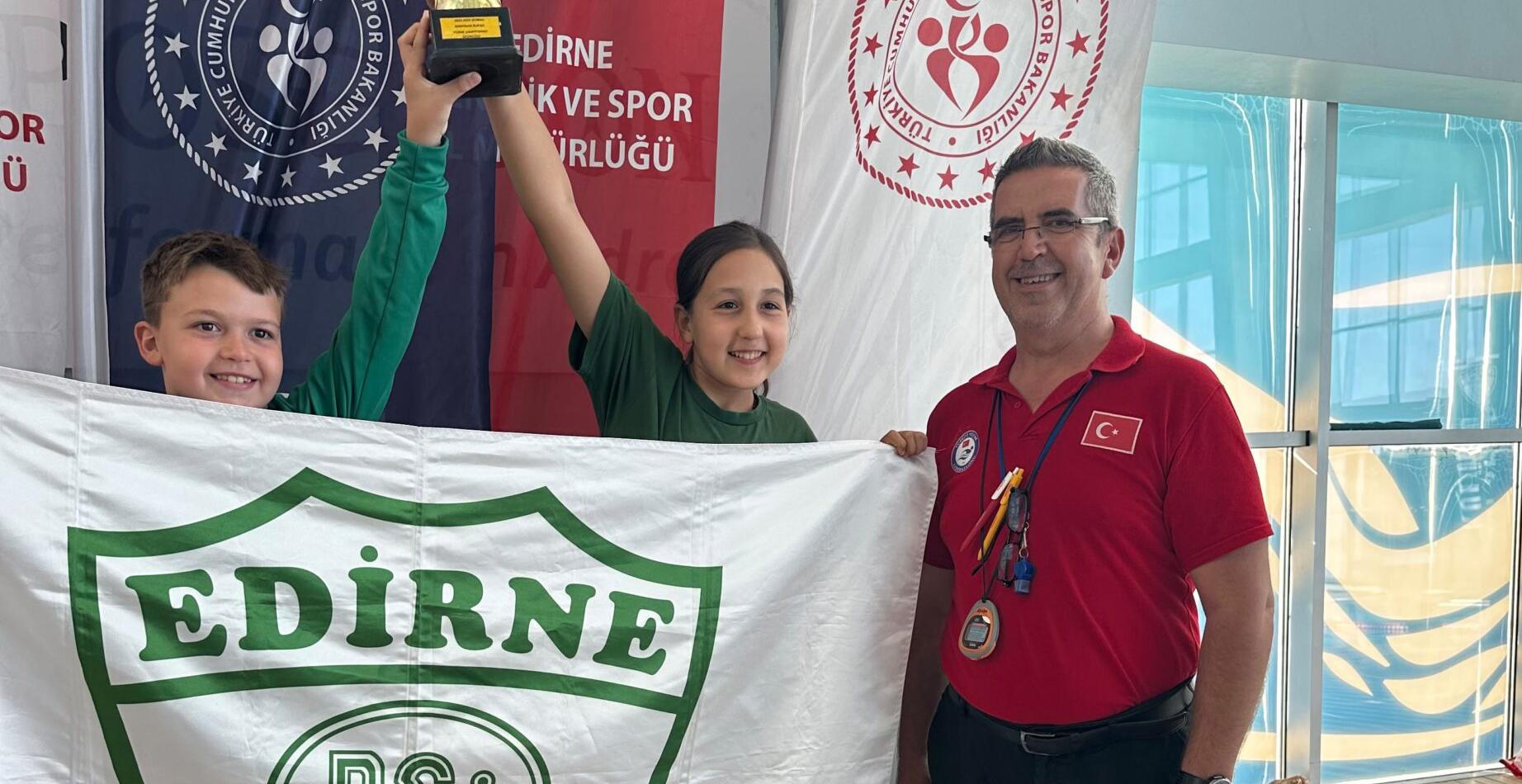 Kupa ve madalyalar sahiplerini buldu