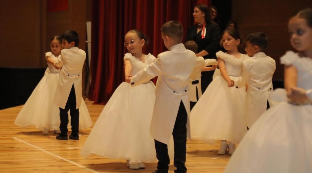 Miniklerden büyüleyici performans