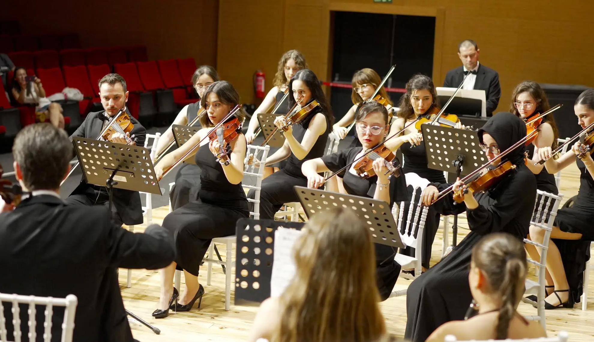 Öğrencilerden muhteşem yıl sonu performansı