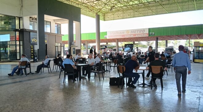 Öğrenciler otogara akın etti