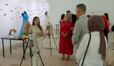 Öğrencilerden “İstanbul’u Giyiniyorum” sergisi