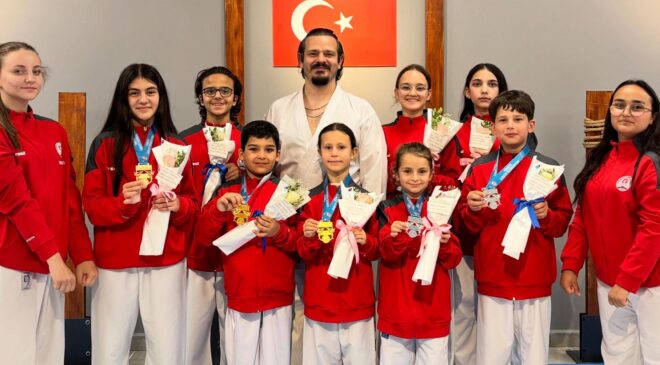 Minik karatecilerden büyük gurur