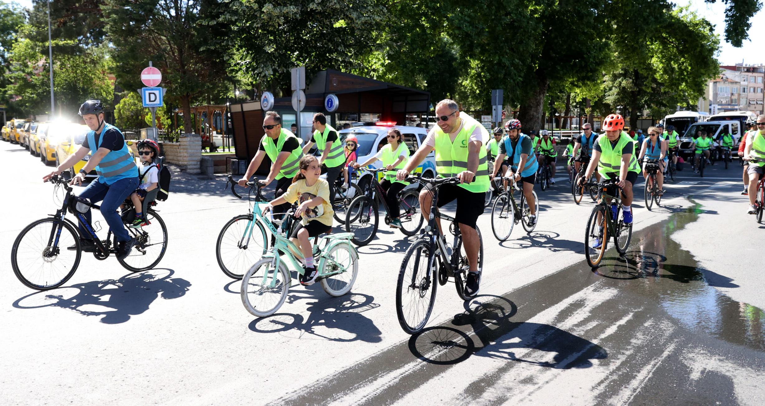 Pedallar sağlık için döndü
