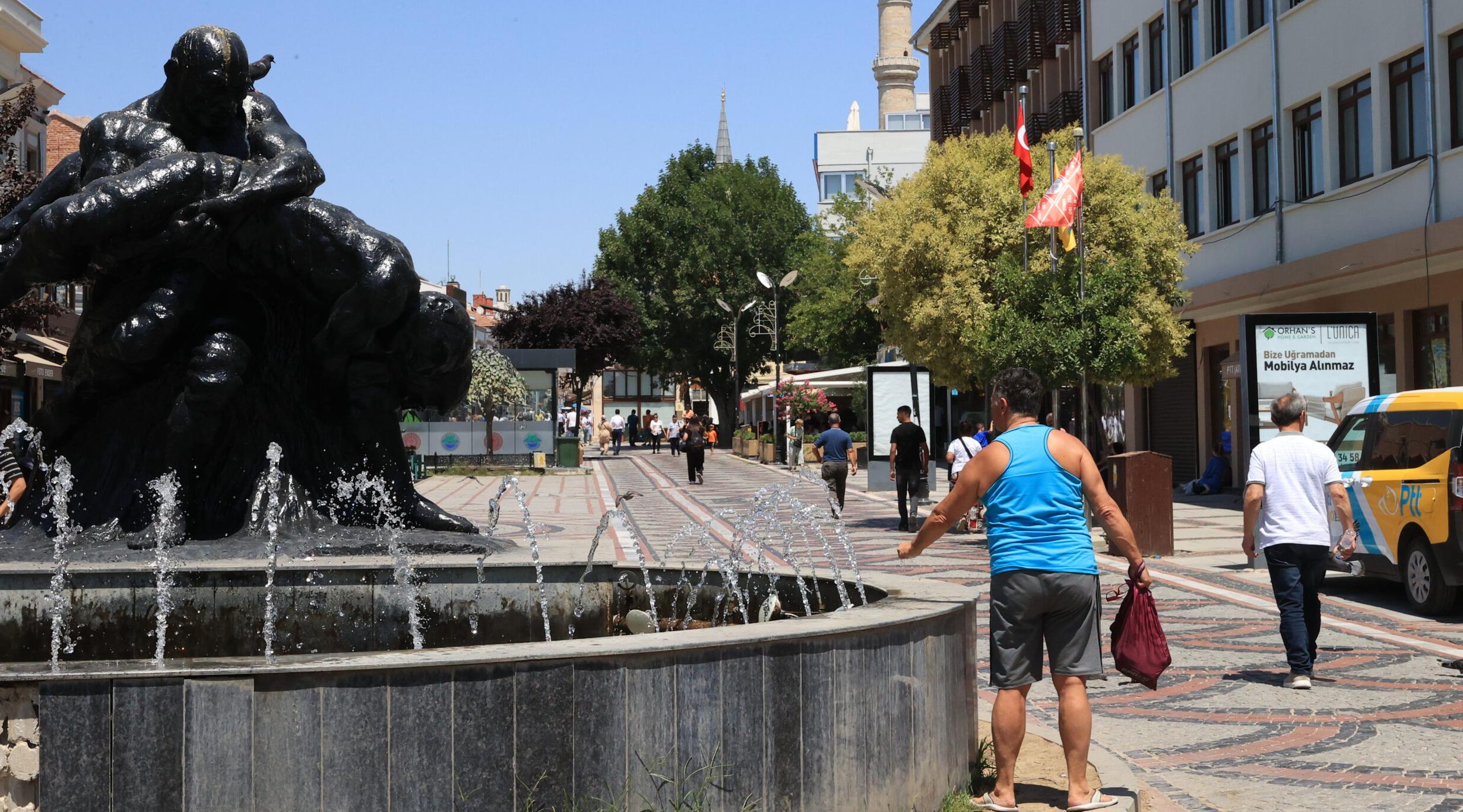 Sıcaklar bunalttı