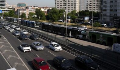 Trafikte “makas atma” azaldı