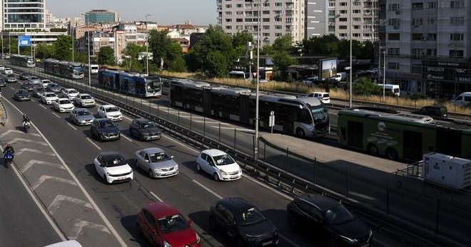 Trafikte “makas atma” azaldı