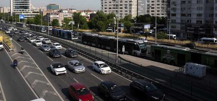 Trafikte “makas atma” azaldı