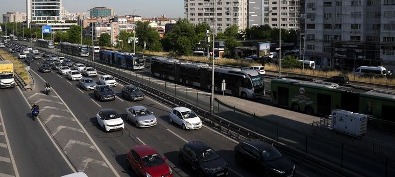 Trafikte “makas atma” azaldı