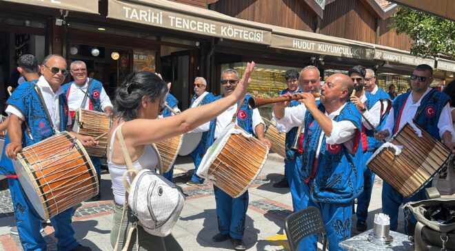 Turistler coştu