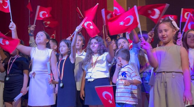 Vali Fahri Yücel İlkokulu’nda mezuniyet sevinci