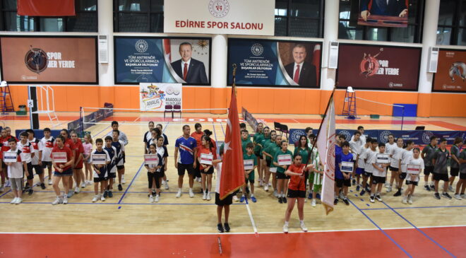ANALİG Badminton grup müsabakaları başladı