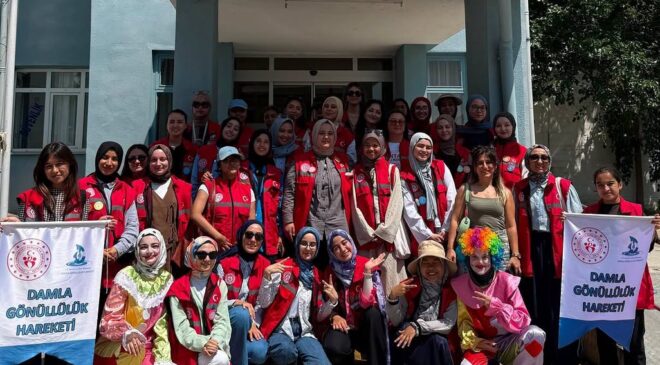 Genç gönüllülerden huzurevi sakinlerine anlamlı ziyaret