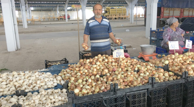 Fiyatlar göz yaşarttı