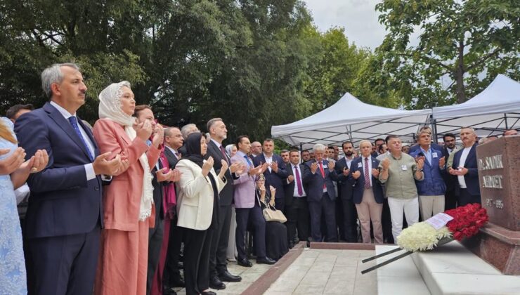 Sezer, Dr. Sadık Ahmet’i anma törenine katıldı