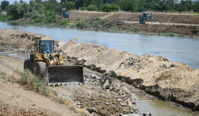 Tunca Nehri’nin yatağı temizleniyor