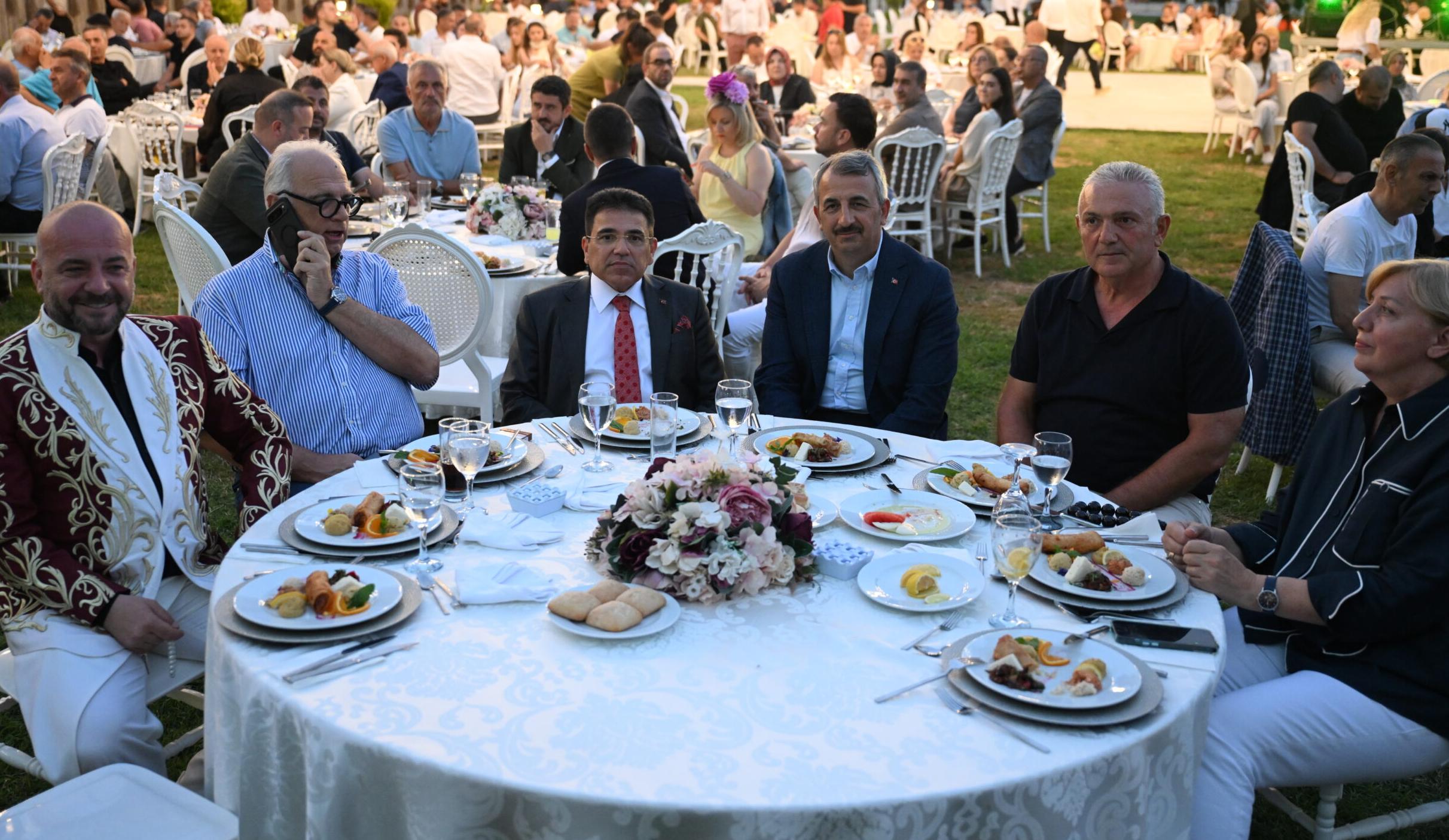 Ağa’dan genç pehlivanlara destek gecesi