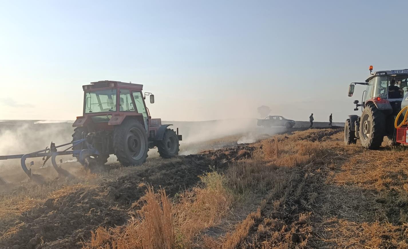 Alevler buğday tarlasını yuttu