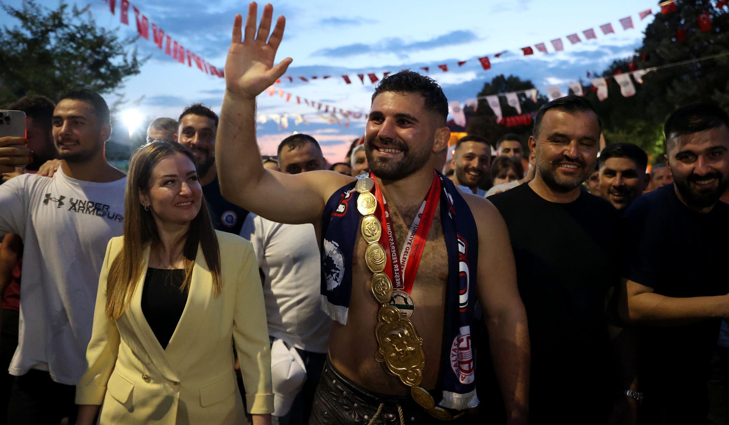 Başpehlivana sevgi seli