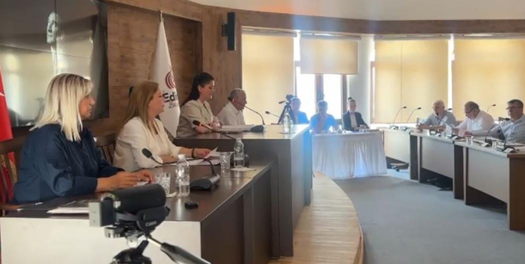 Belediyeye otopark gelirleriyle araç alınıyor