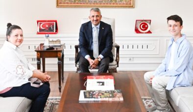 Çevreci Aras’a Vali’den bisiklet