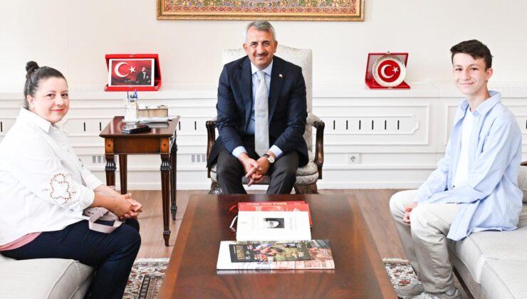 Çevreci Aras’a Vali’den bisiklet