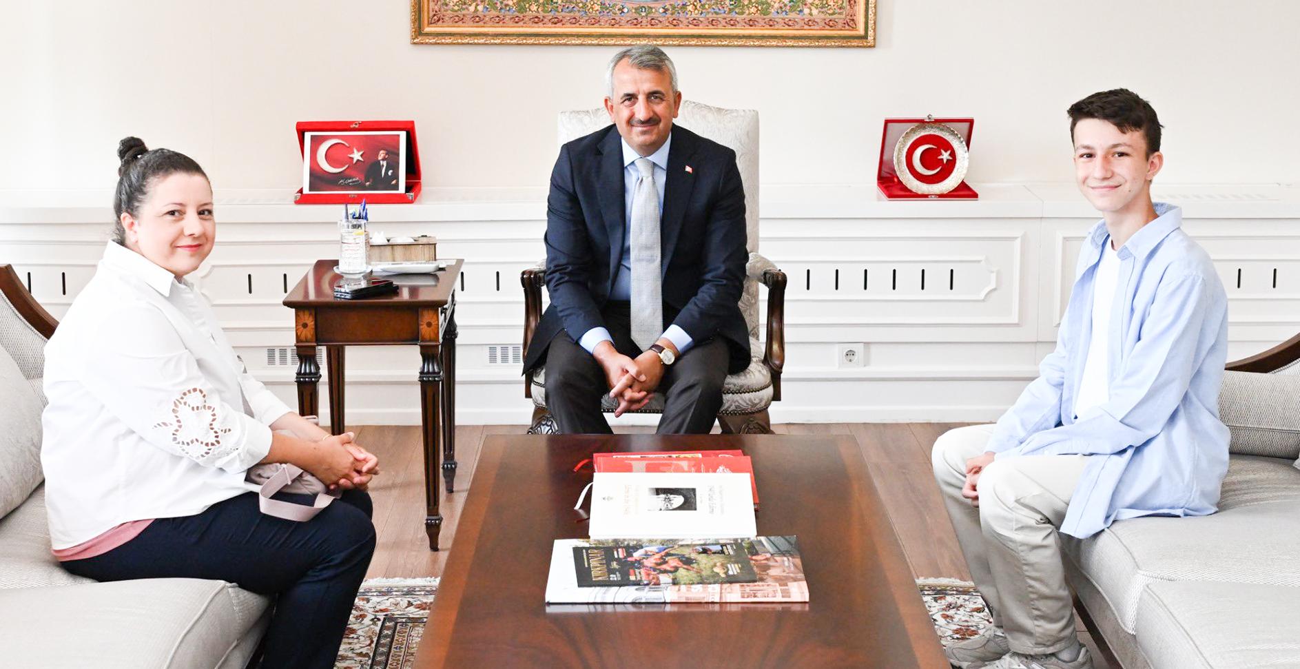 Çevreci Aras’a Vali’den bisiklet