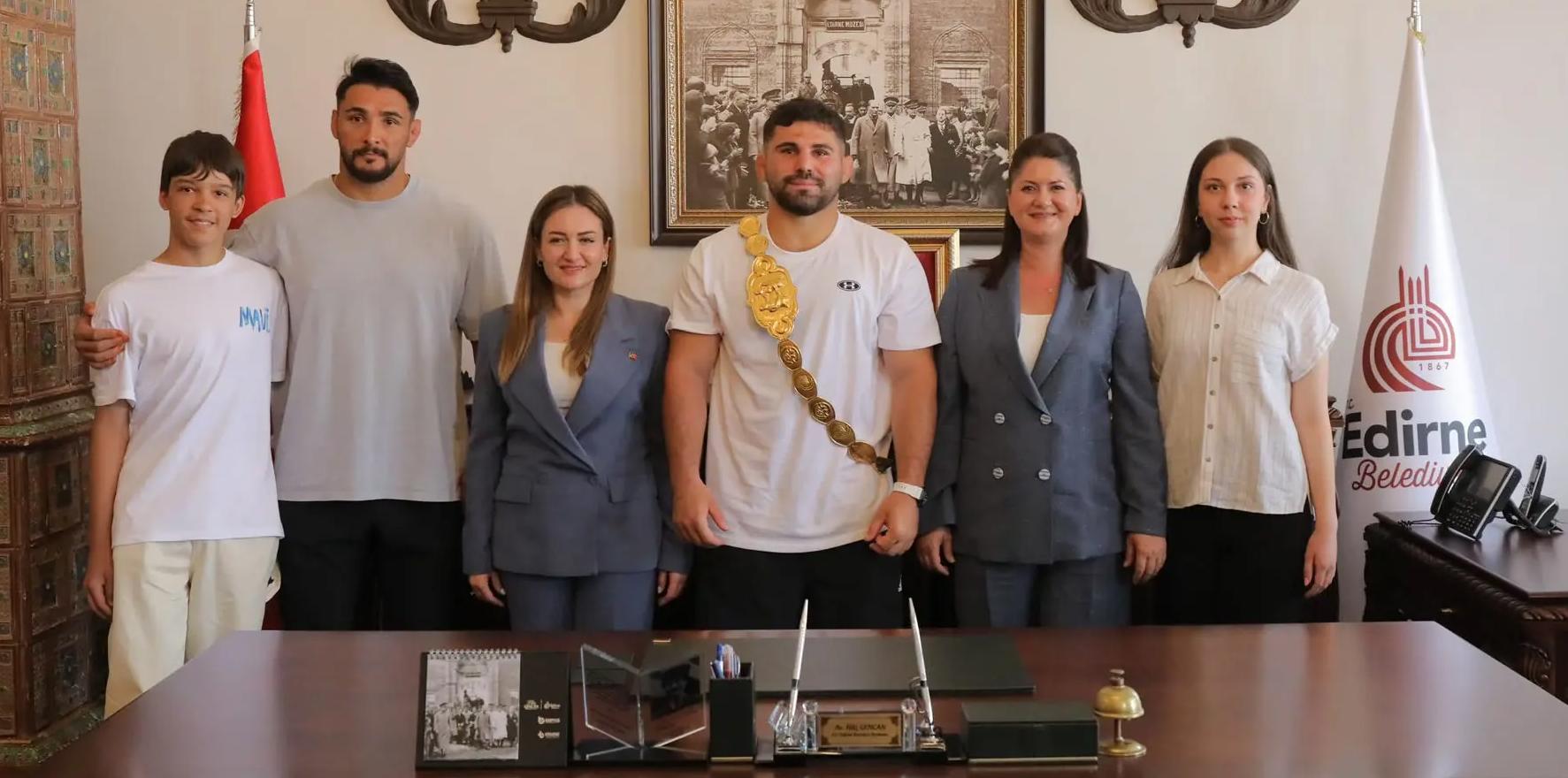 ‘Çocukluk hayalimi gerçekleştirdim’