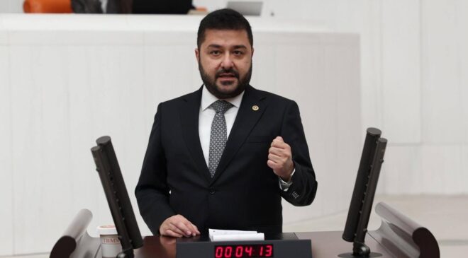 “Kamu görevlileri ‘AKP’ye geçin’ baskısı yapıyor”