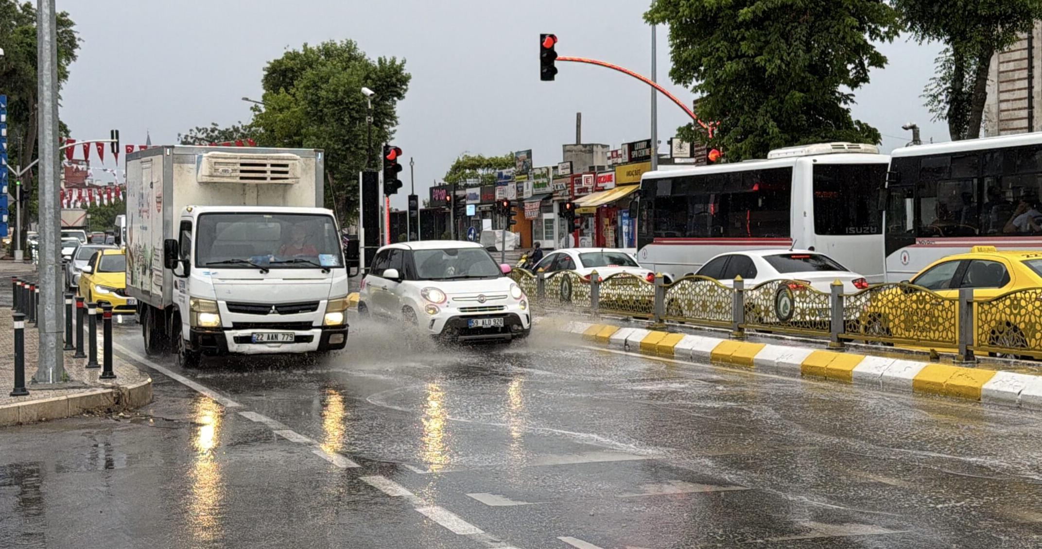 Edirne’de sağanak etkili oldu