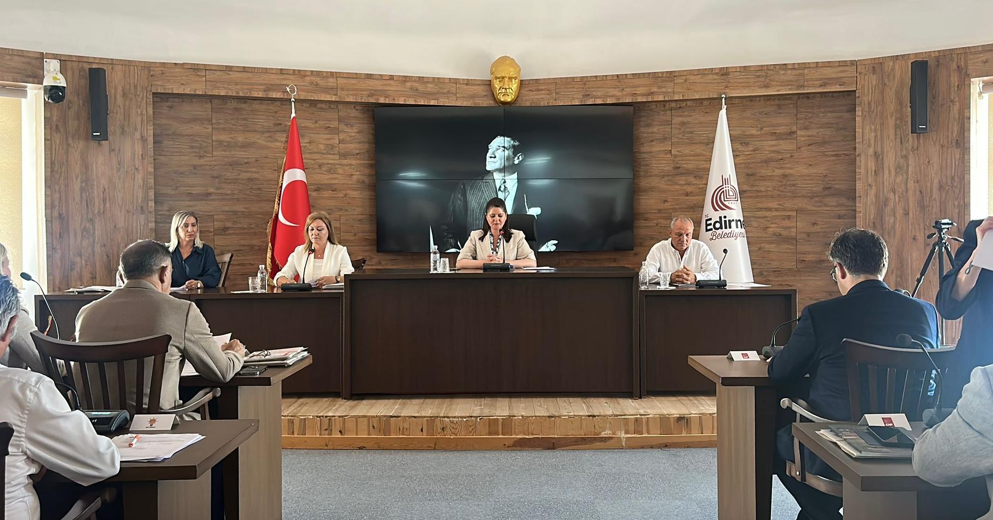 Esnafa 65 yaş üstü destek devam