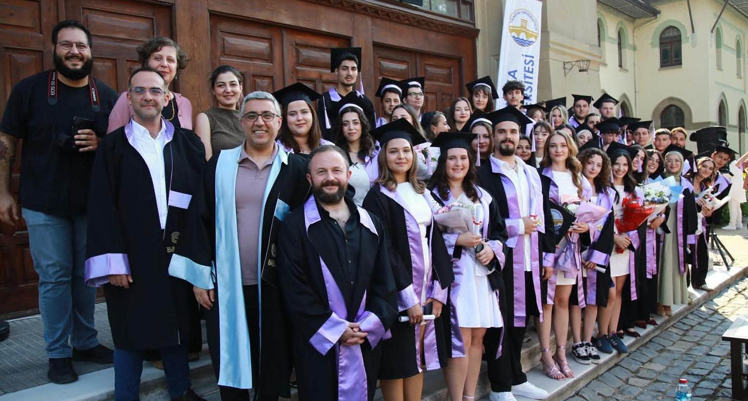 Geleceğin sanatçıları kep attı
