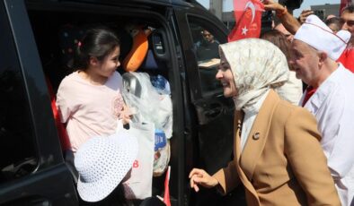 Gurbetçileri Bakan karşıladı