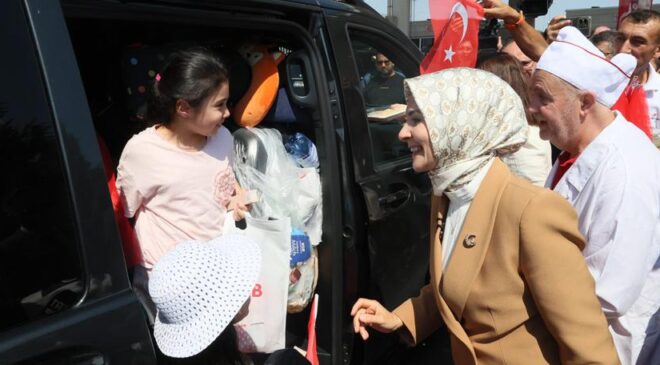 Gurbetçileri Bakan karşıladı