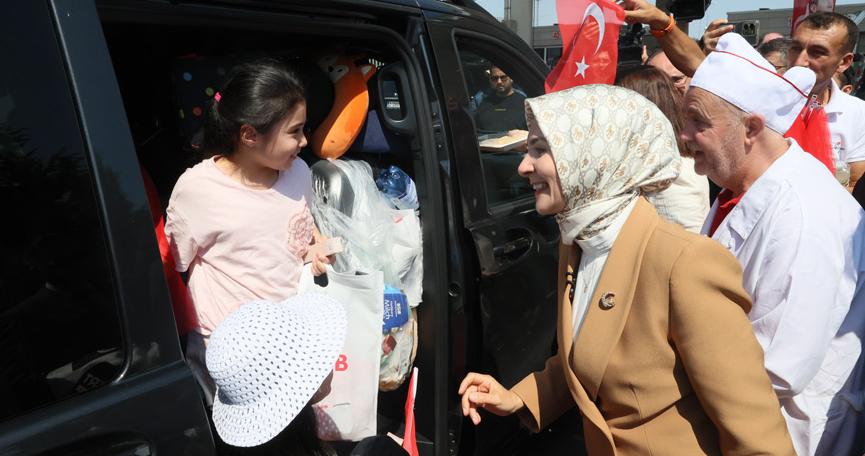 Gurbetçileri Bakan karşıladı