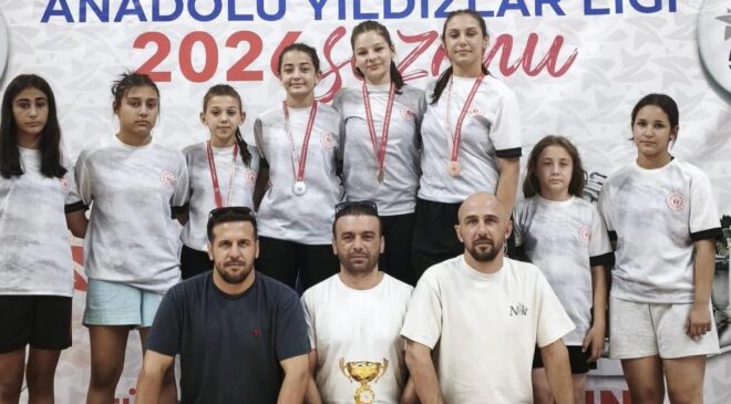Güreşte kızlardan tarihi başarı