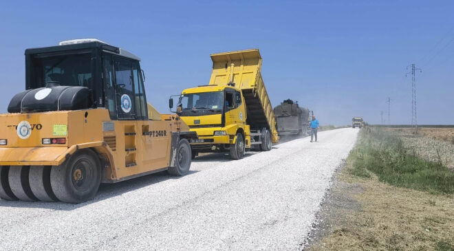 Köy yollarını yenilemeye devam