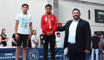 Kahramanların anısına mindere çıktılar