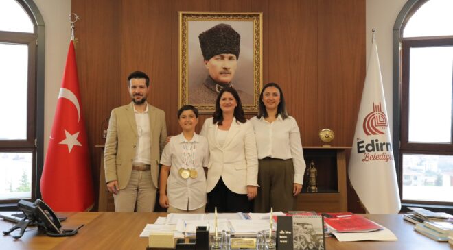 Zeka küpü Kerem’e Gencan’dan tebrik