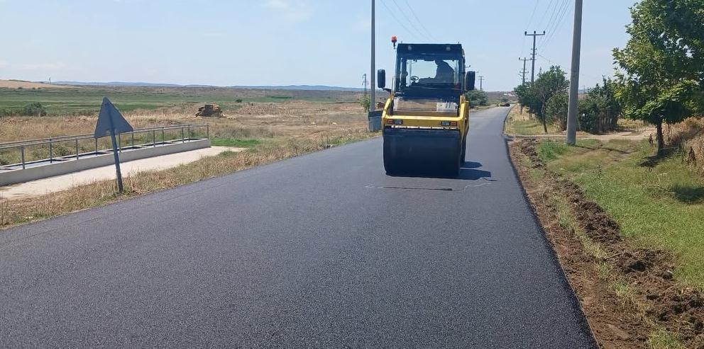 Köy yollarına sıcak asfalt