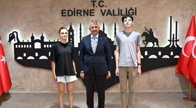 LGS’de tam puan alan öğrencilere Vali Sezer’den tebrik